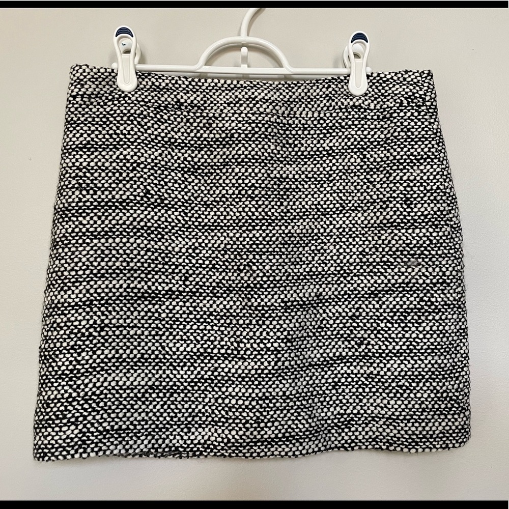 EUC - J.Crew Black And White Tweed Mini Skirt - Size: 4